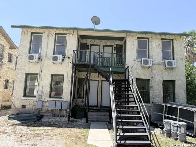 1407 W WOODLAWN AVE San Antonio, TX 78201