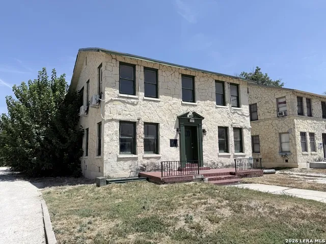 1407 W WOODLAWN AVE San Antonio, TX 78201