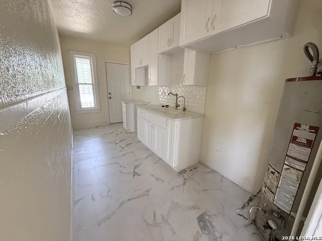 1407 W WOODLAWN AVE San Antonio, TX 78201