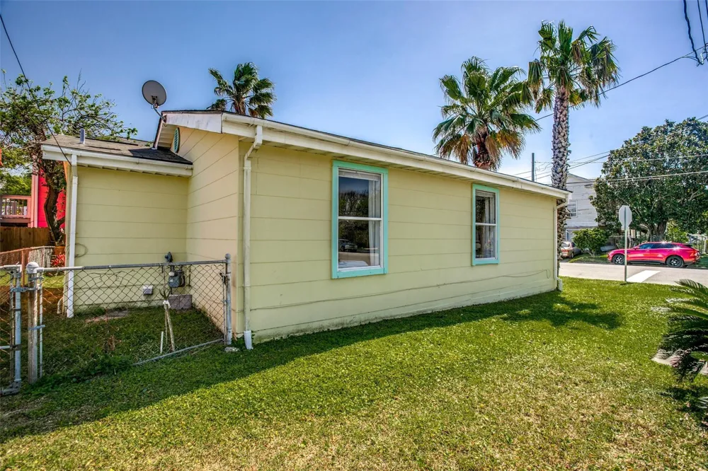 1602 18th Street Galveston, TX 77550