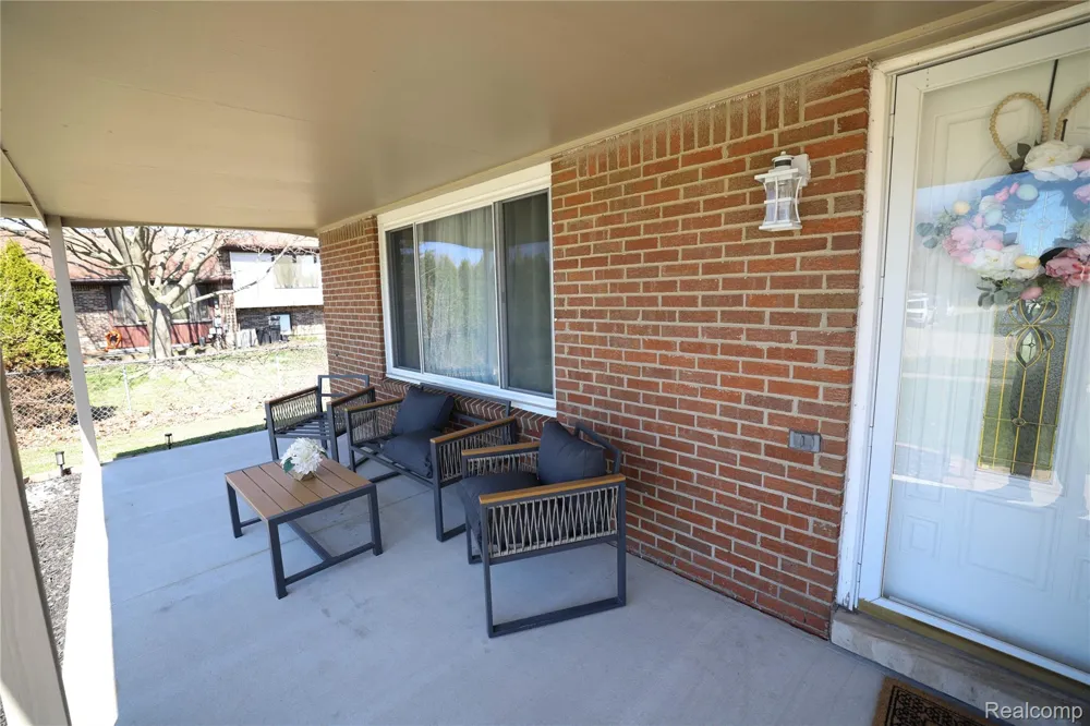 38684 Pinebrook Drive Sterling Heights City, MI 48310