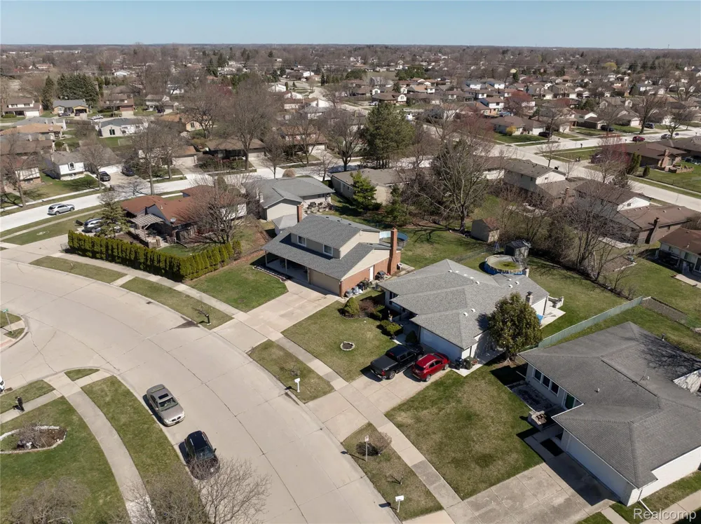 38684 Pinebrook Drive Sterling Heights City, MI 48310