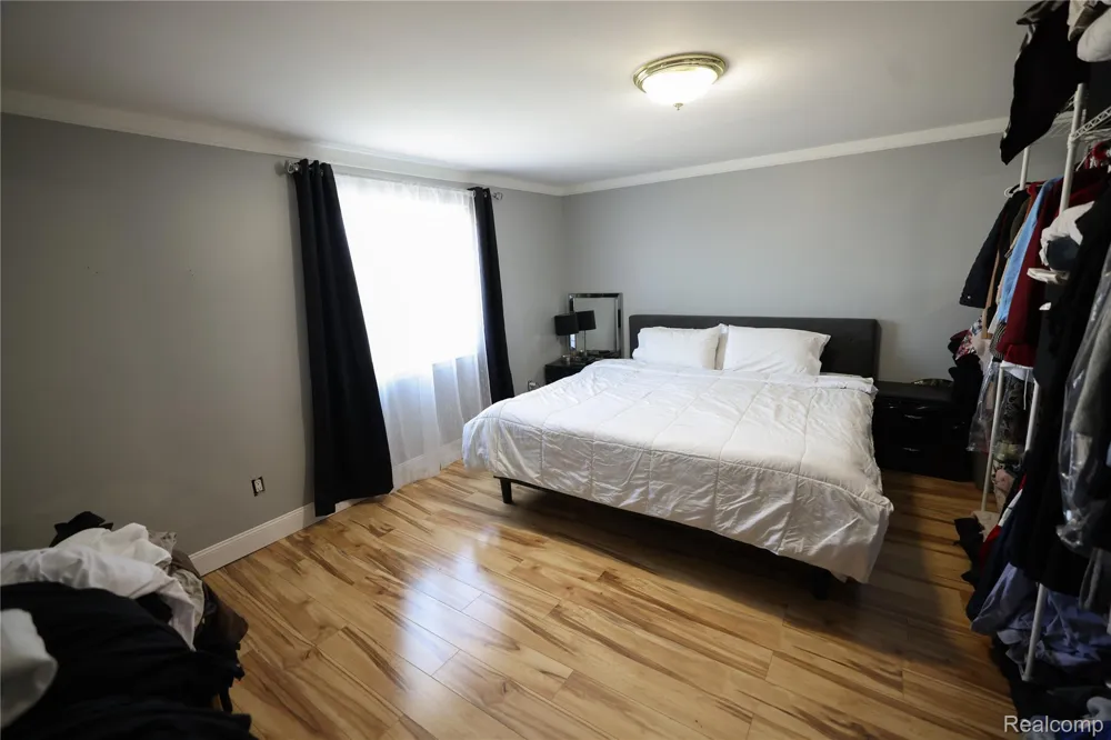 38684 Pinebrook Drive Sterling Heights City, MI 48310