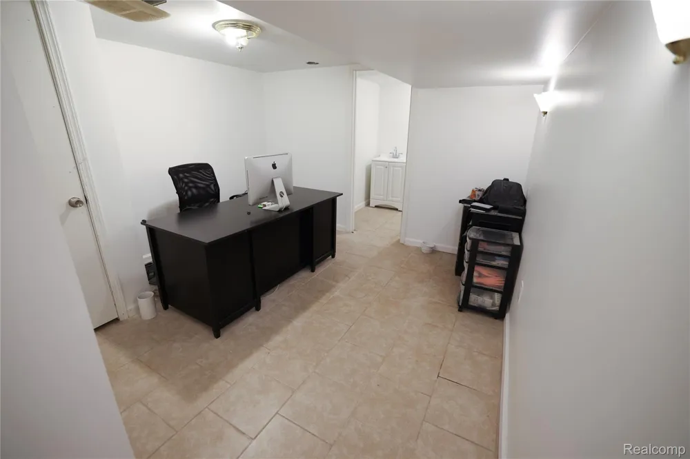 38684 Pinebrook Drive Sterling Heights City, MI 48310