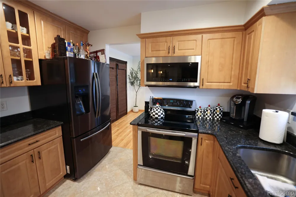 38684 Pinebrook Drive Sterling Heights City, MI 48310