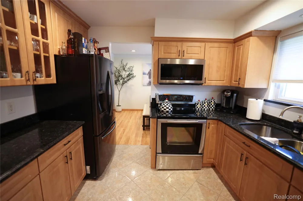 38684 Pinebrook Drive Sterling Heights City, MI 48310