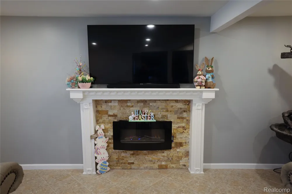 38684 Pinebrook Drive Sterling Heights City, MI 48310