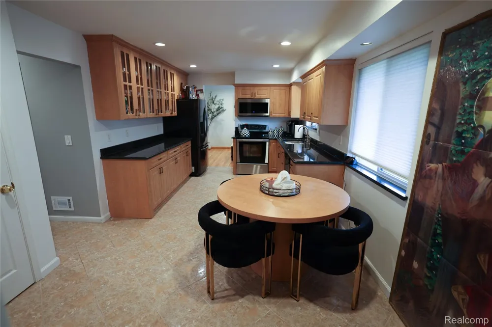 38684 Pinebrook Drive Sterling Heights City, MI 48310