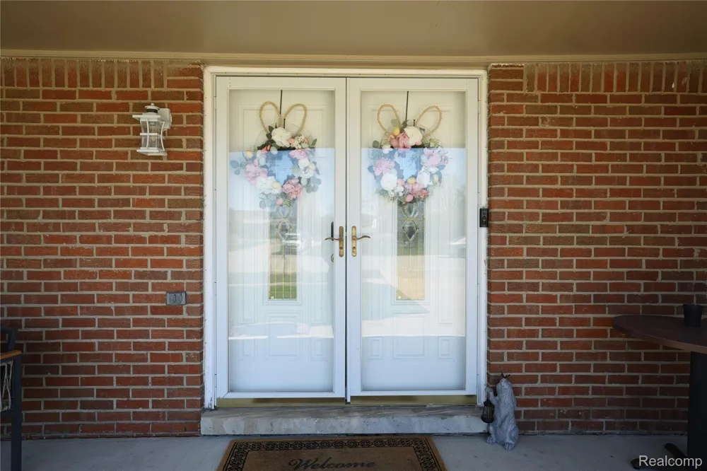 38684 Pinebrook Drive Sterling Heights City, MI 48310