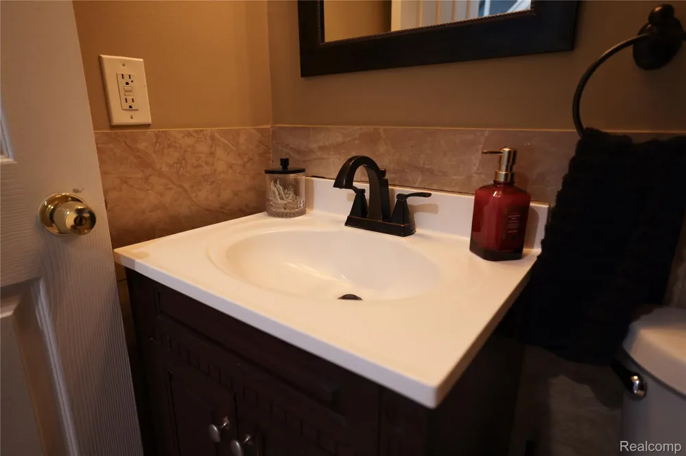38684 Pinebrook Drive Sterling Heights City, MI 48310