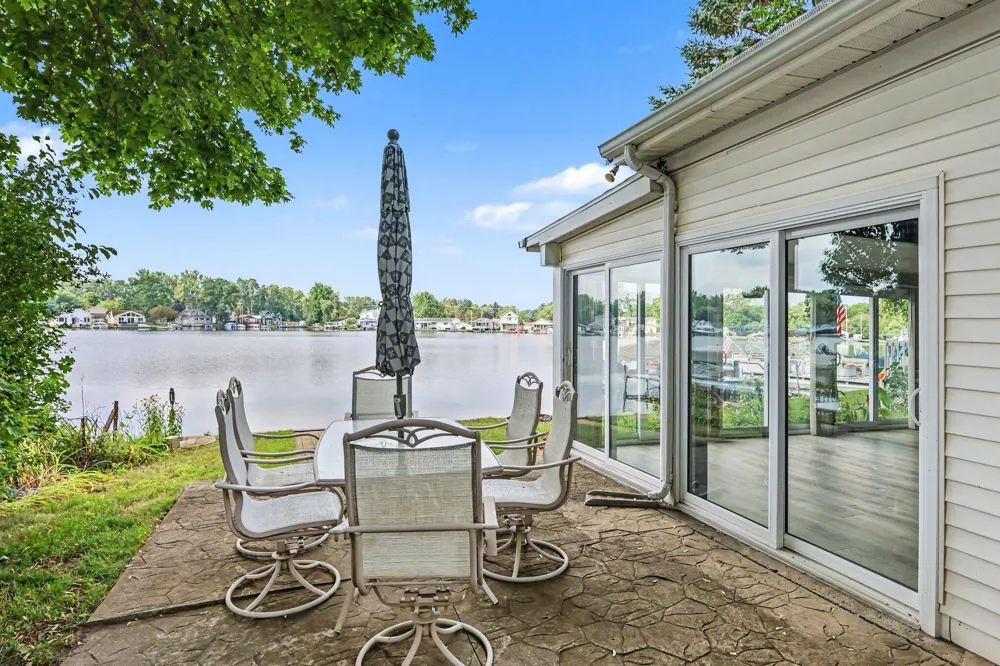 231 Lakeside Drive Leoni Township, MI 49254