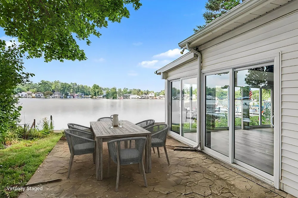231 Lakeside Drive Leoni Township, MI 49254