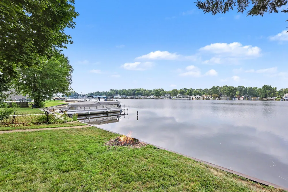 231 Lakeside Drive Leoni Township, MI 49254