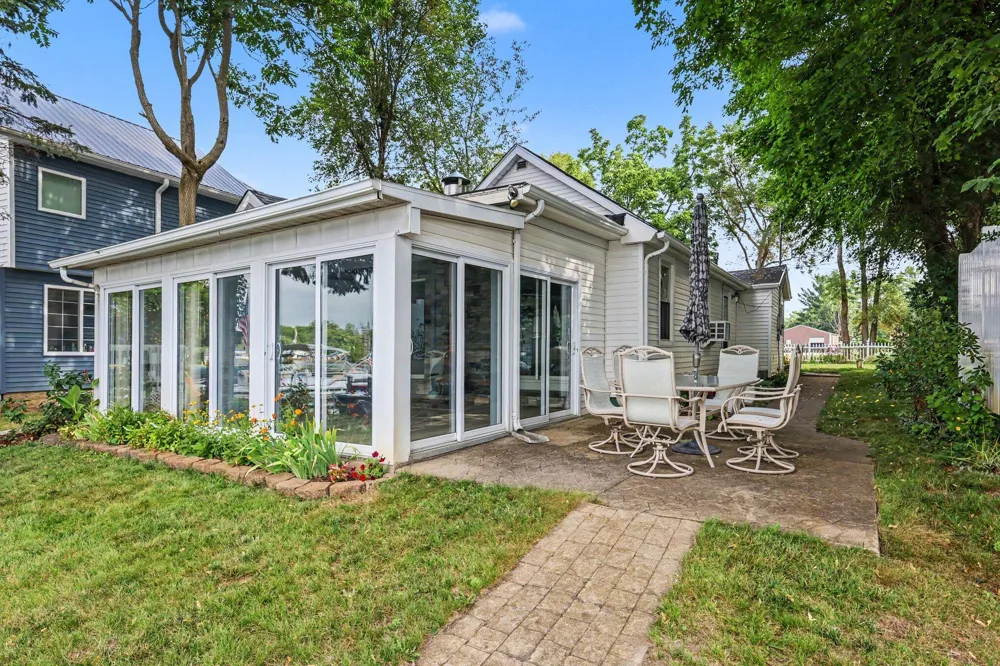 231 Lakeside Drive Leoni Township, MI 49254