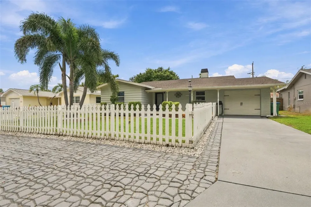 11084 102ND TERRACE Seminole, FL 33778