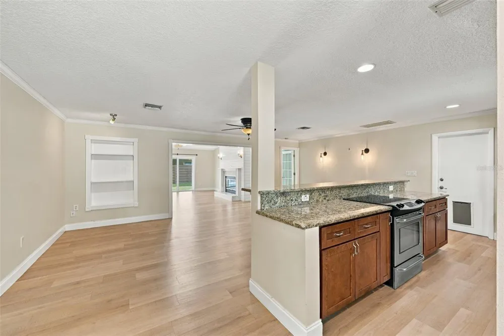 11084 102ND TERRACE Seminole, FL 33778