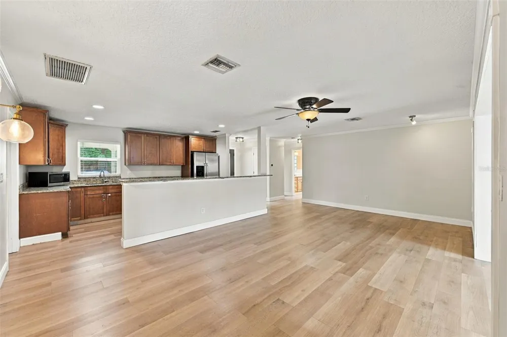 11084 102ND TERRACE Seminole, FL 33778