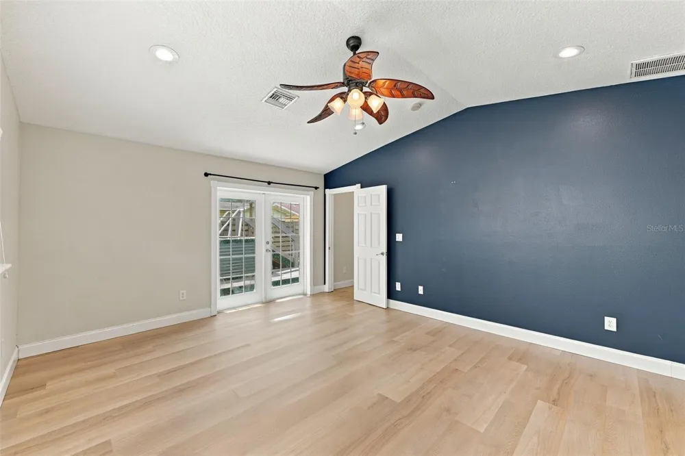 11084 102ND TERRACE Seminole, FL 33778