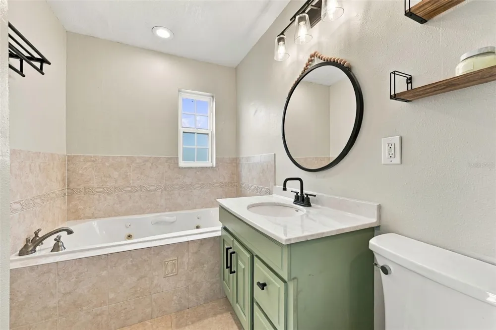 11084 102ND TERRACE Seminole, FL 33778