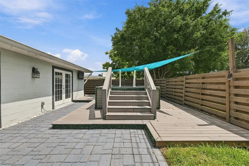 11084 102ND TERRACE Seminole, FL 33778