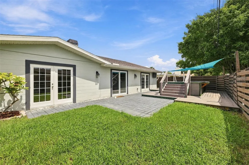 11084 102ND TERRACE Seminole, FL 33778
