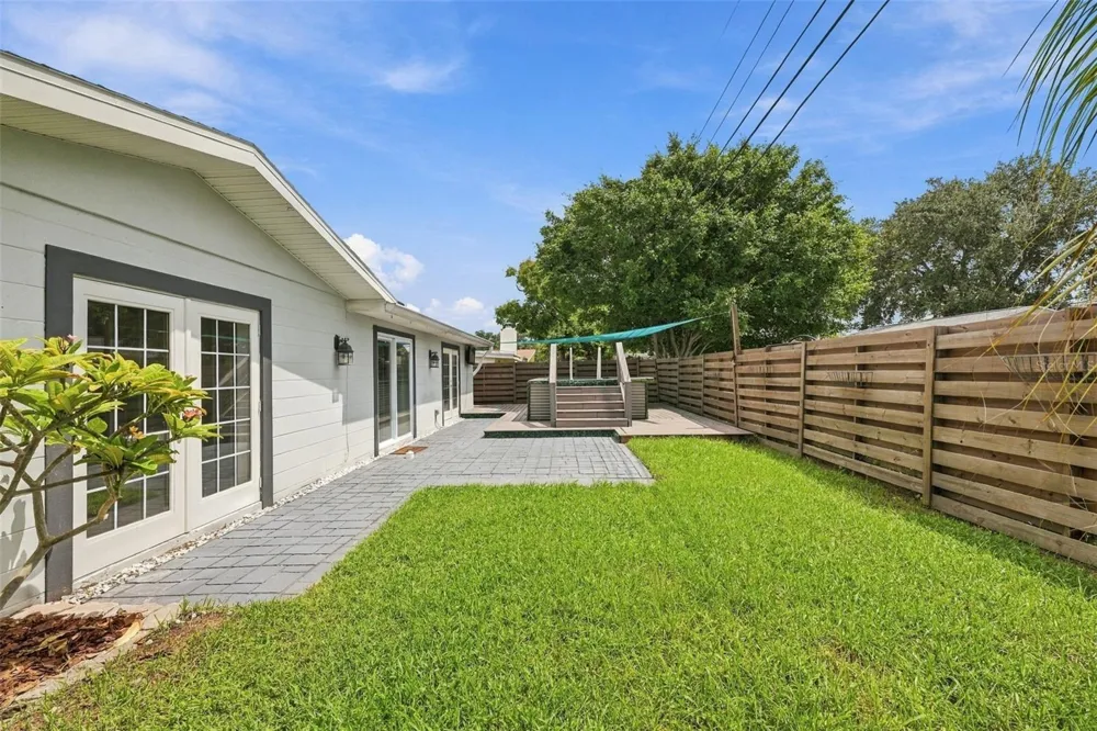 11084 102ND TERRACE Seminole, FL 33778