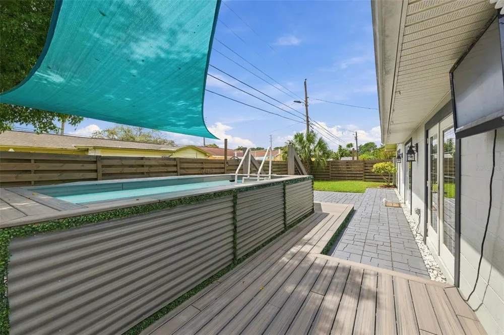 11084 102ND TERRACE Seminole, FL 33778