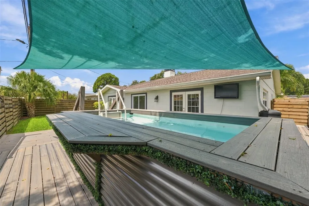 11084 102ND TERRACE Seminole, FL 33778