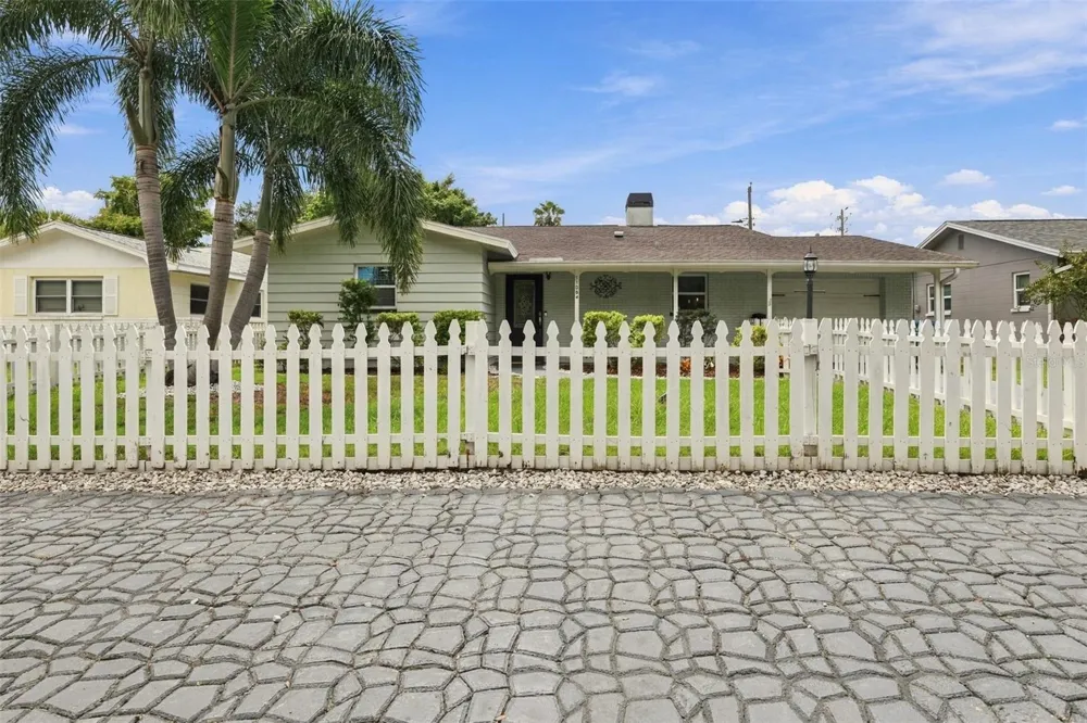 11084 102ND TERRACE Seminole, FL 33778