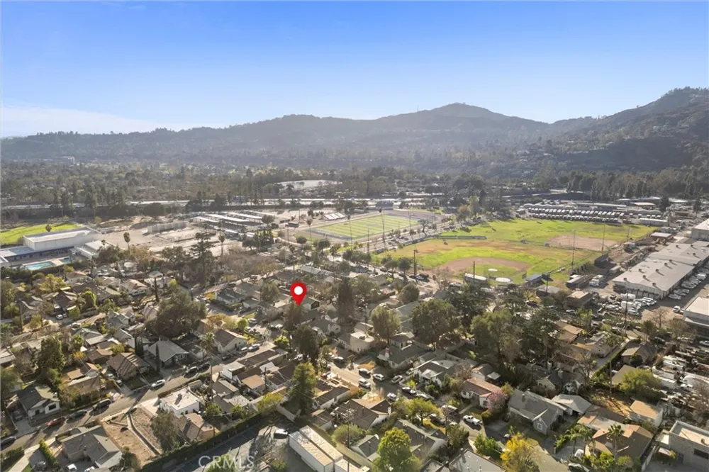 2083 Parnell Way Altadena, CA 91001