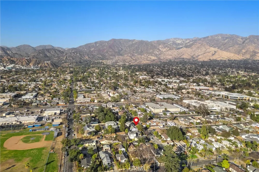 2083 Parnell Way Altadena, CA 91001