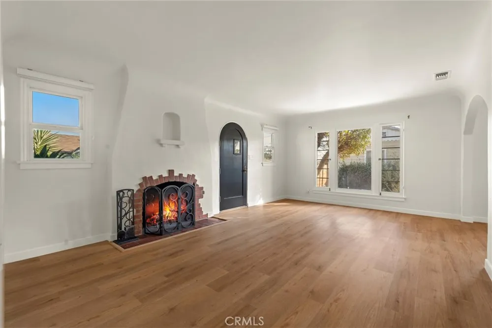 2083 Parnell Way Altadena, CA 91001