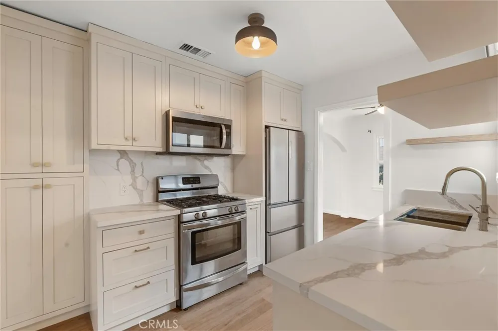 2083 Parnell Way Altadena, CA 91001