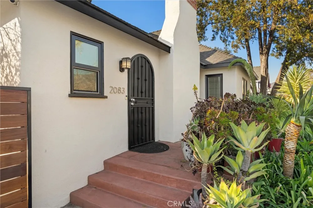 2083 Parnell Way Altadena, CA 91001