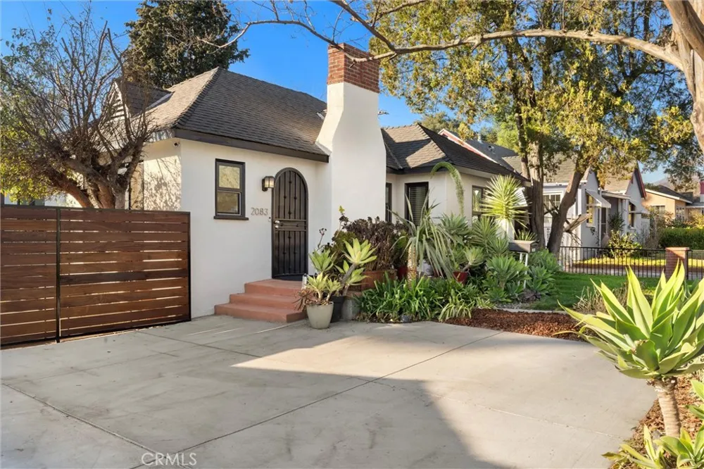 2083 Parnell Way Altadena, CA 91001