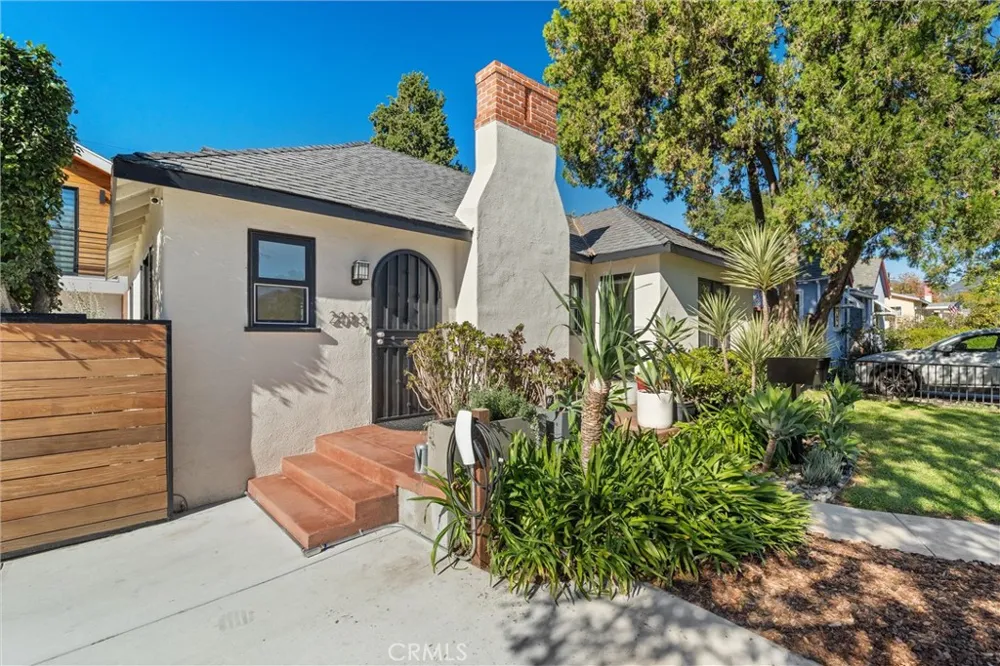 2083 Parnell Way Altadena, CA 91001