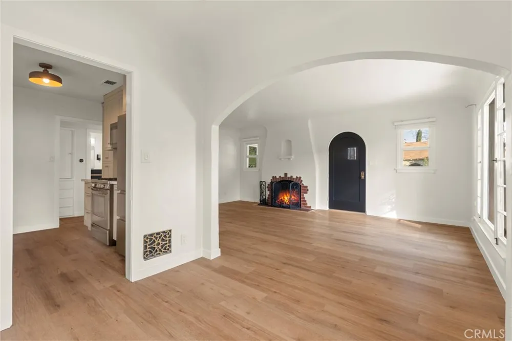 2083 Parnell Way Altadena, CA 91001