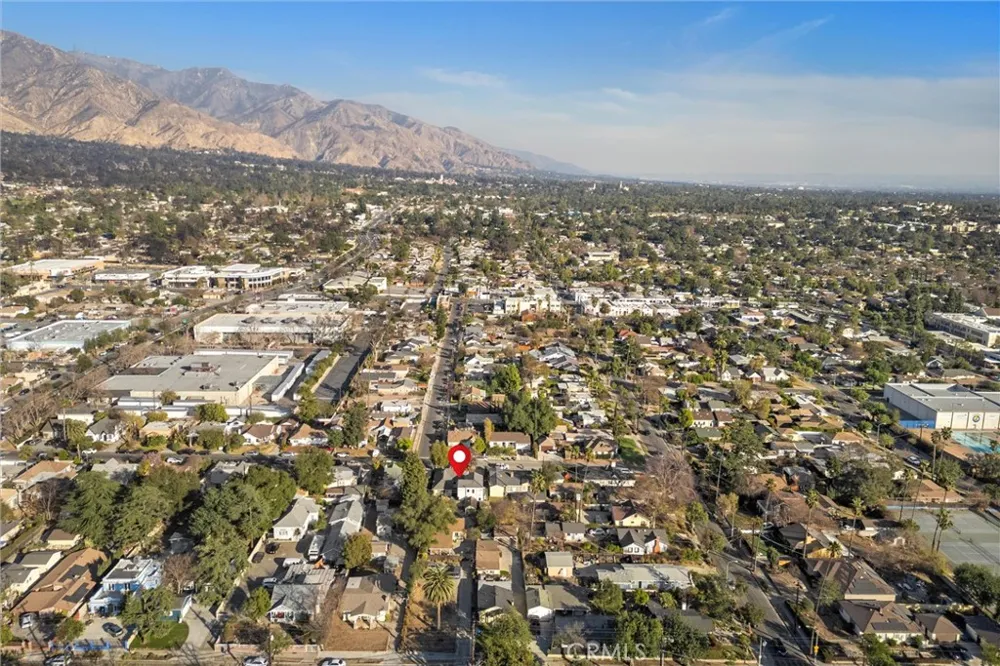 2083 Parnell Way Altadena, CA 91001