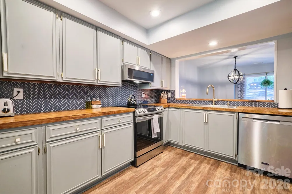 34 Old Post Road Lake Wylie, SC 29710