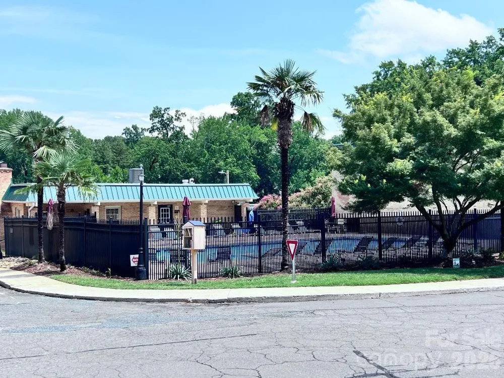 4743 Hedgemore Drive Charlotte, NC 28209