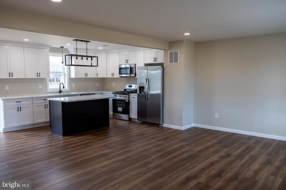 207 SUMNER STREET Buena, NJ 08326