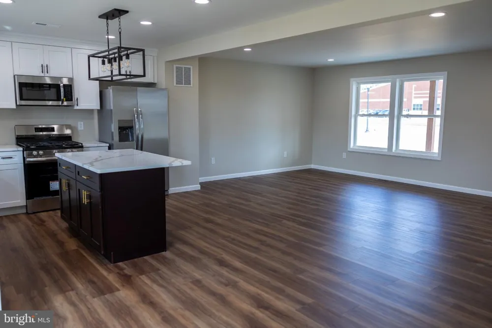 207 SUMNER STREET Buena, NJ 08326