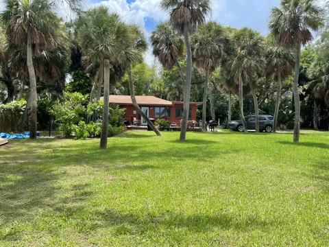 806 S LAKESIDE DRIVE