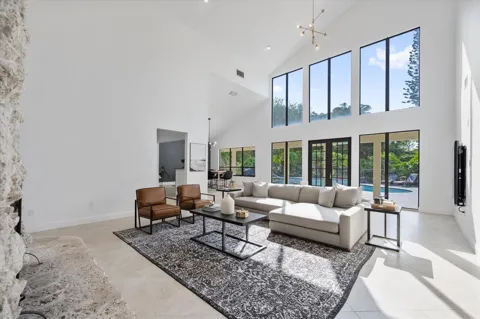 12638 QUERCUS LANE