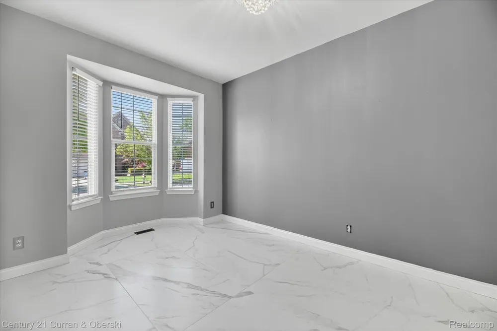 6827 Blackwell Shelby Charter Township, MI 48317