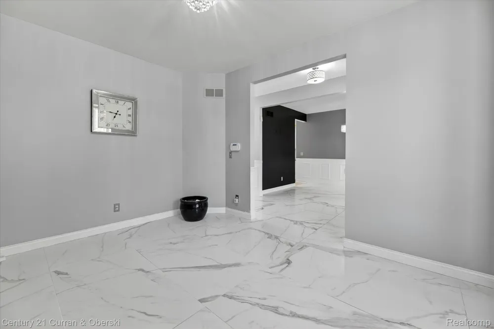 6827 Blackwell Shelby Charter Township, MI 48317