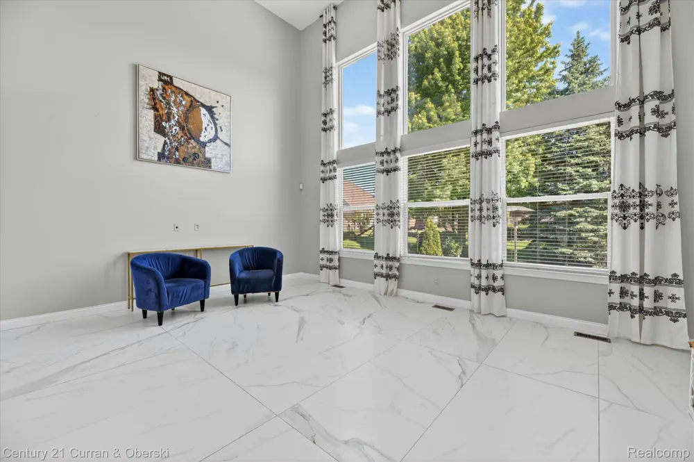 6827 Blackwell Shelby Charter Township, MI 48317