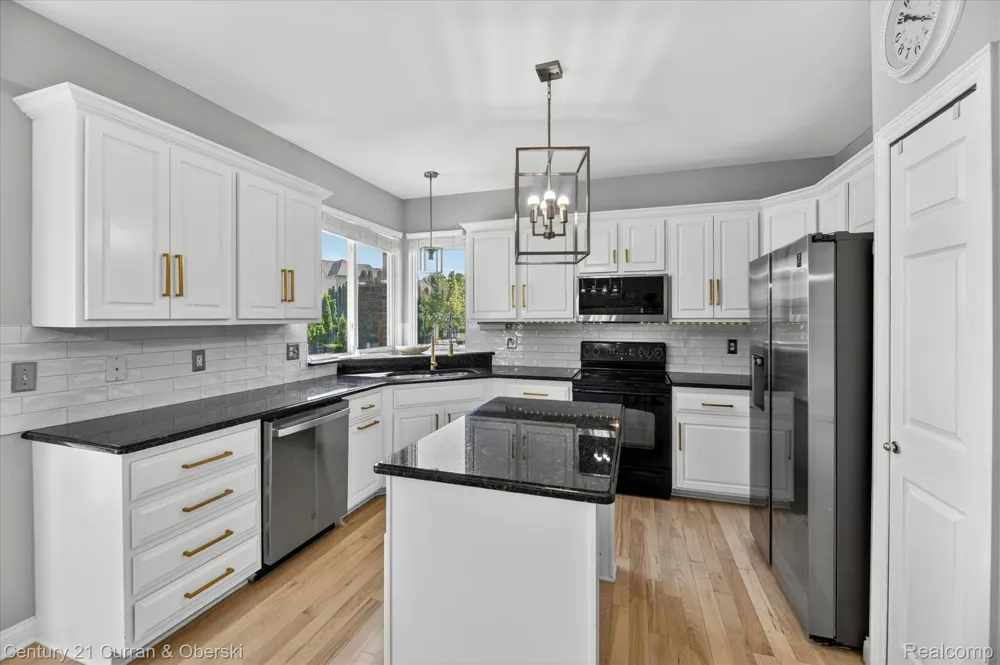 6827 Blackwell Shelby Charter Township, MI 48317