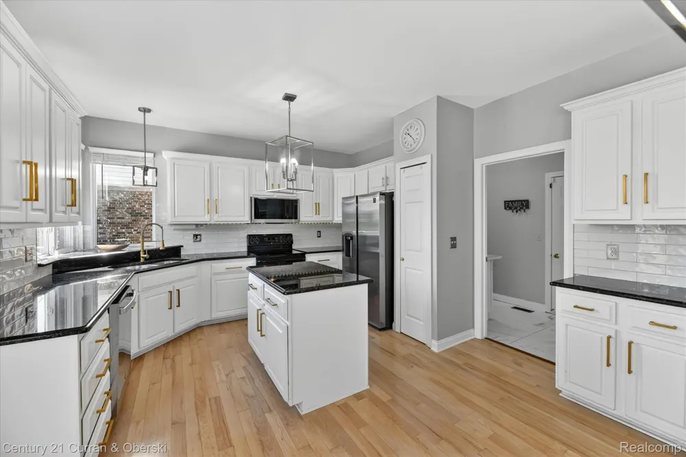 6827 Blackwell Shelby Charter Township, MI 48317