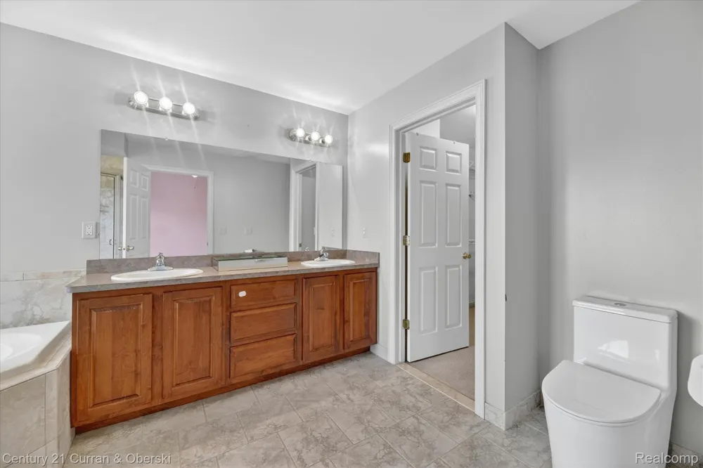6827 Blackwell Shelby Charter Township, MI 48317